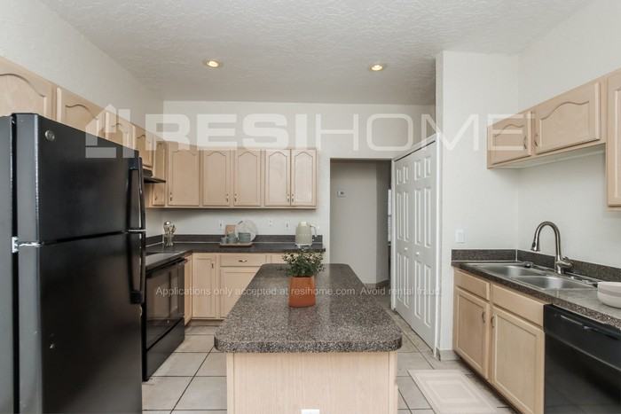 730 Antilles Rd Ne - Photo 2 of 17