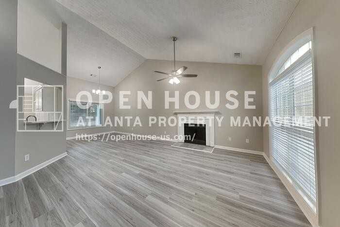 3395 Stratton Ln - Photo 4 of 20