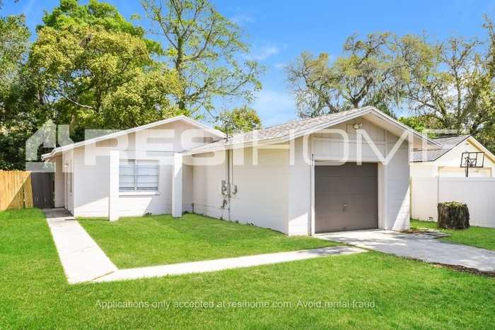 5209 Pope Rd - Photo 2 of 15