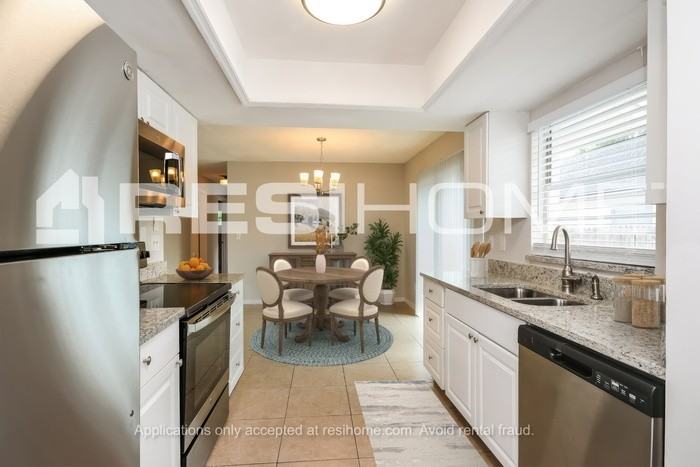 5209 Pope Rd - Photo 3 of 15