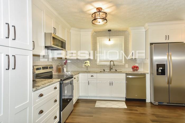 2485 Long Hollow Pike - Photo 2 of 18