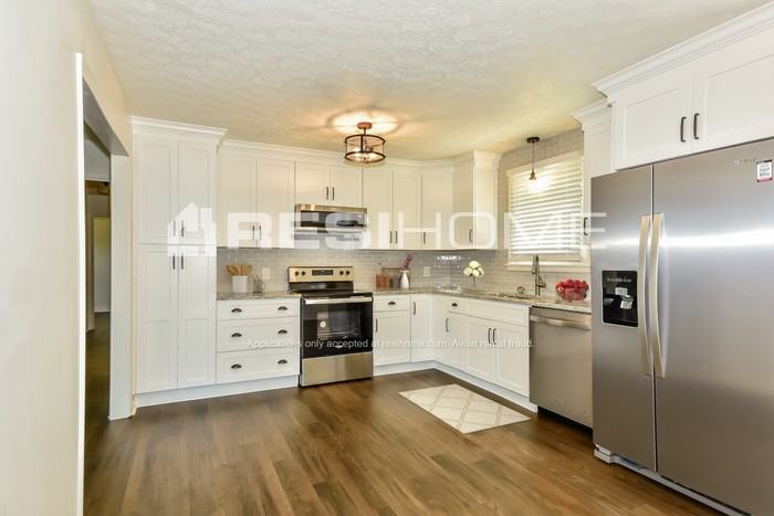 2485 Long Hollow Pike - Photo 3 of 18