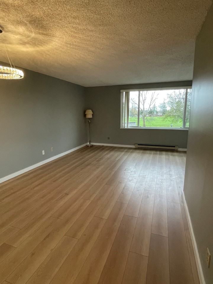 15272 19 Avenue - Photo 3 of 14