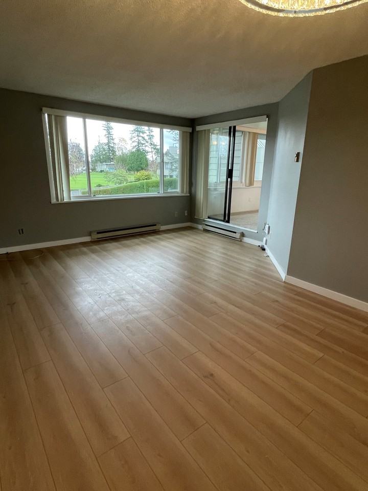 15272 19 Avenue - Photo 4 of 14