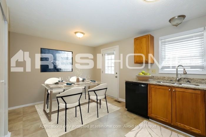 5386 Kristian Ct - Photo 3 of 17