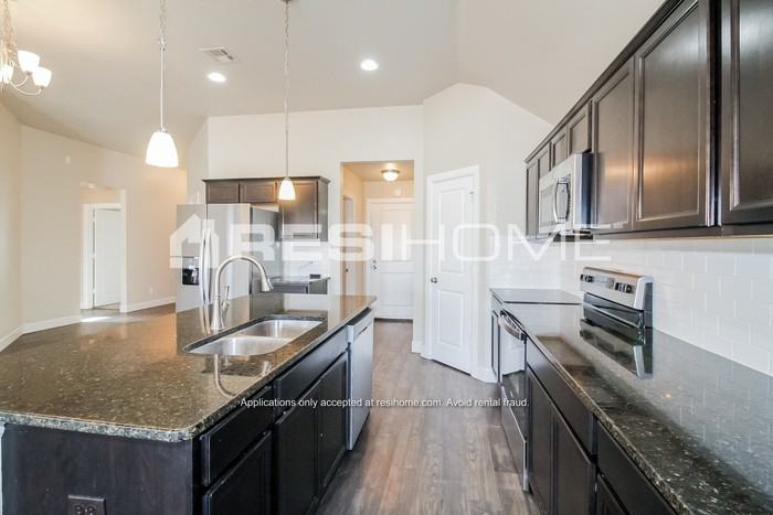 8158 Brighton Ave - Photo 2 of 20