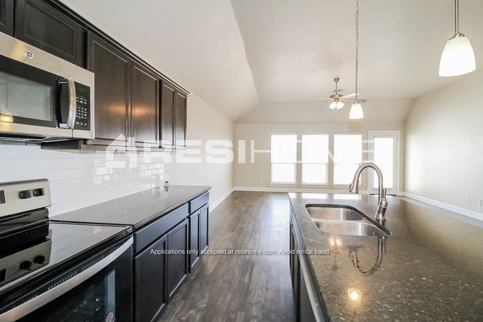 8158 Brighton Ave - Photo 3 of 20