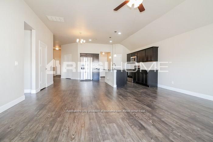 8158 Brighton Ave - Photo 5 of 20