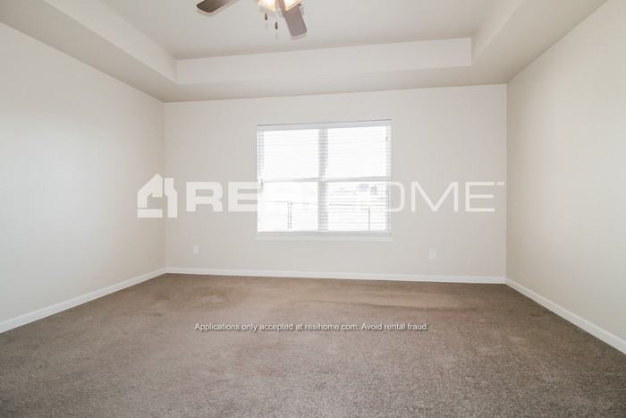 8158 Brighton Ave - Photo 6 of 20