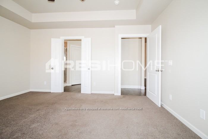 8158 Brighton Ave - Photo 7 of 20