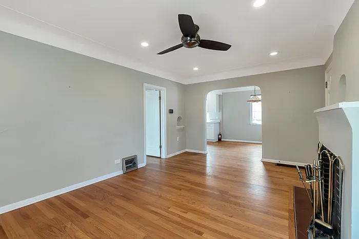 3708 Ames St - Photo 6 of 21