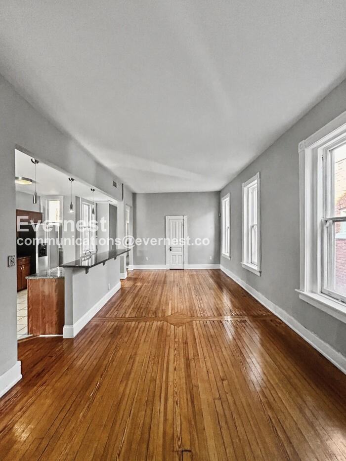 2034 W Grace St #B - Photo 5 of 28