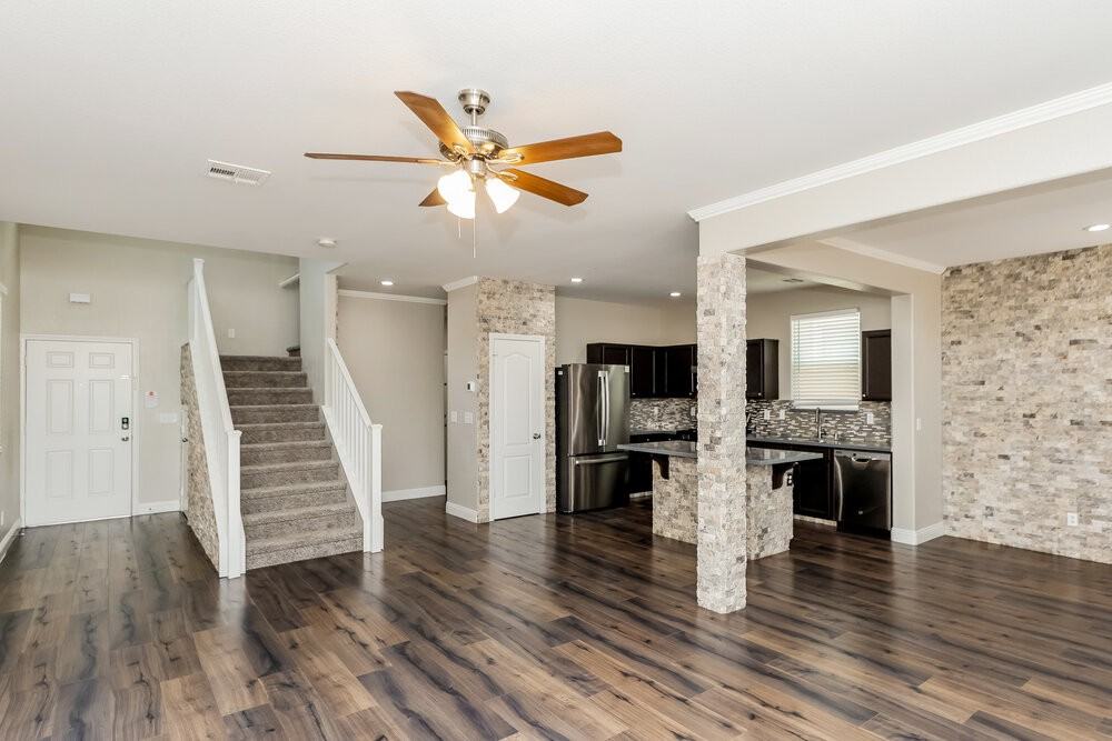 7458 Earnshaw Ave - Photo 6 of 17