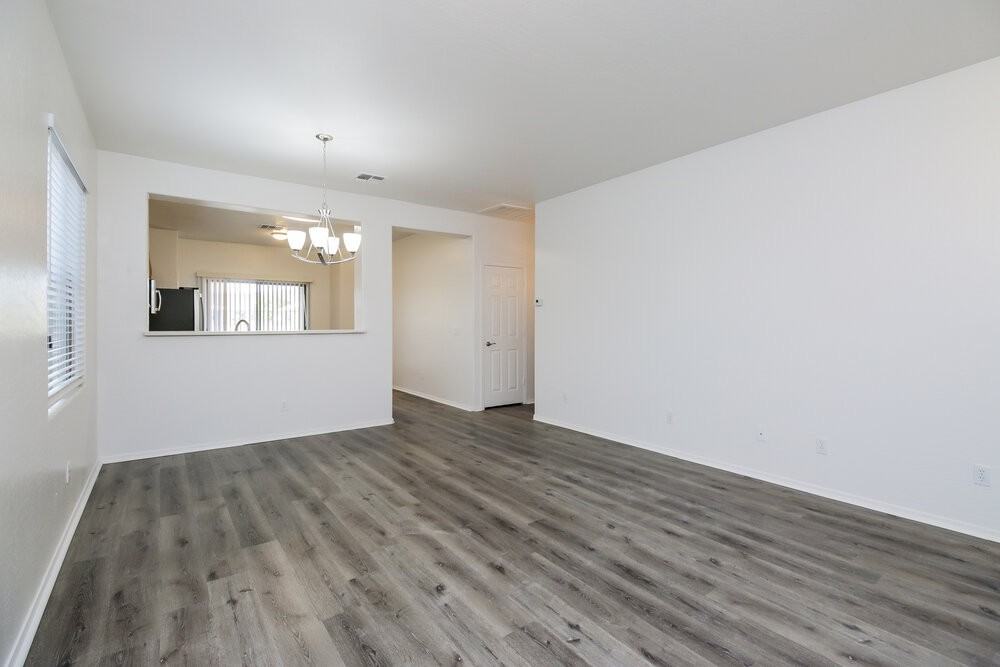 2331 W Saint Catherine Ave - Photo 4 of 16