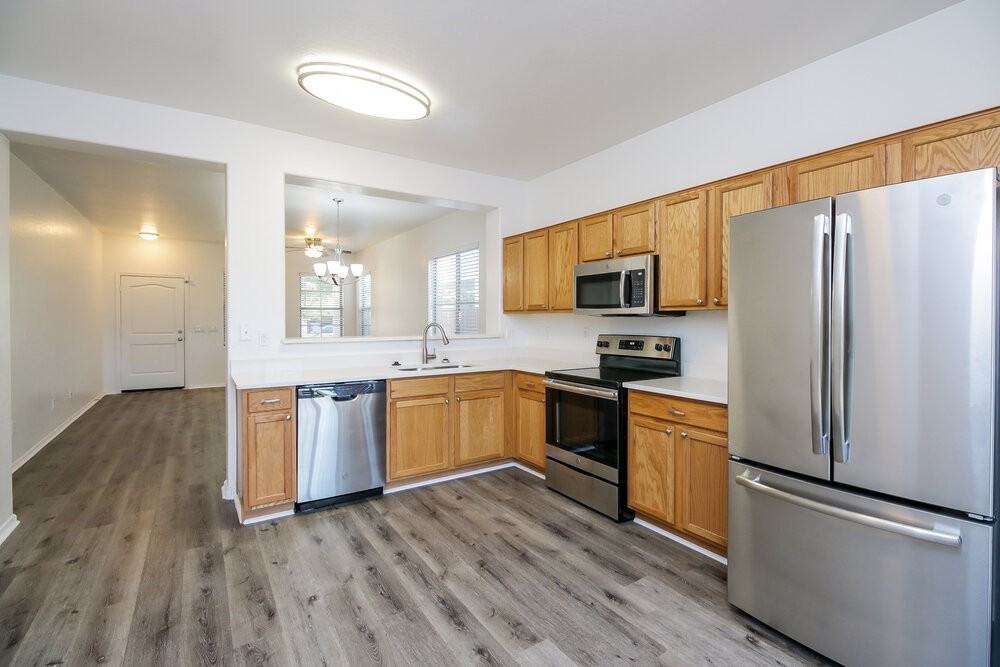 2331 W Saint Catherine Ave - Photo 7 of 16