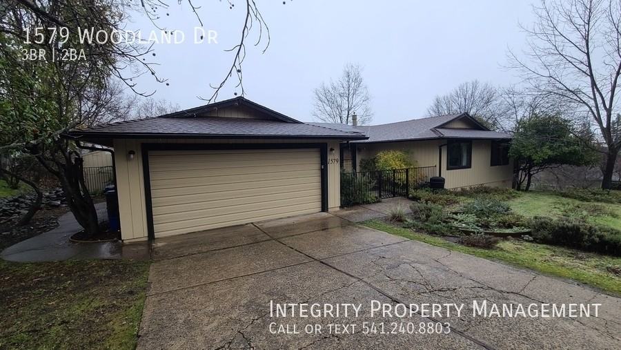 1579 Woodland Dr - Photo 2 of 24