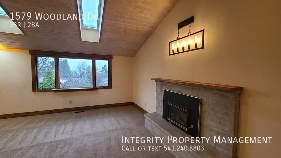 1579 Woodland Dr - Photo 4 of 24