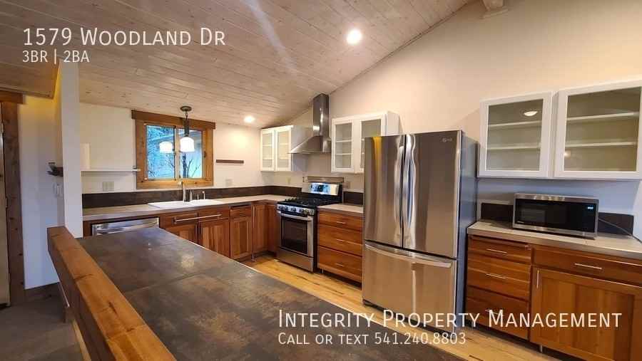 1579 Woodland Dr - Photo 6 of 24
