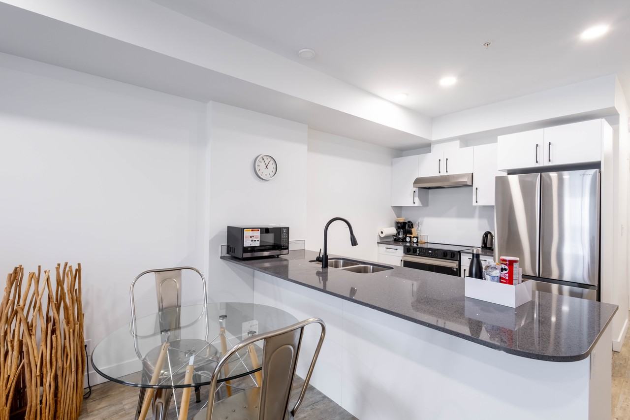 Metro - Photo 6 of 20