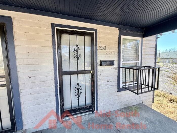 2261 Hunter Ave - Photo 3 of 16