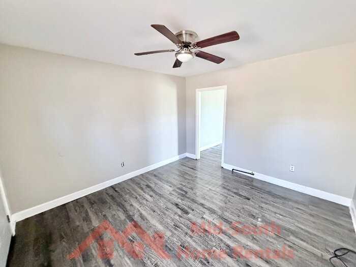 2261 Hunter Ave - Photo 4 of 16