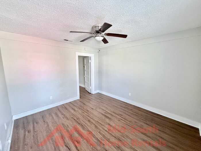 2263 Hunter Ave - Photo 5 of 15