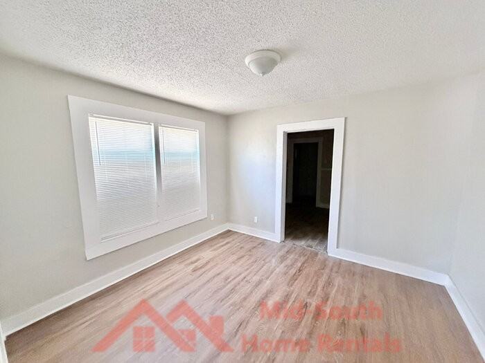 2263 Hunter Ave - Photo 6 of 15