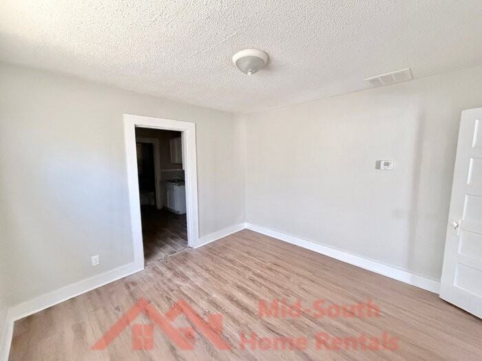 2263 Hunter Ave - Photo 7 of 15