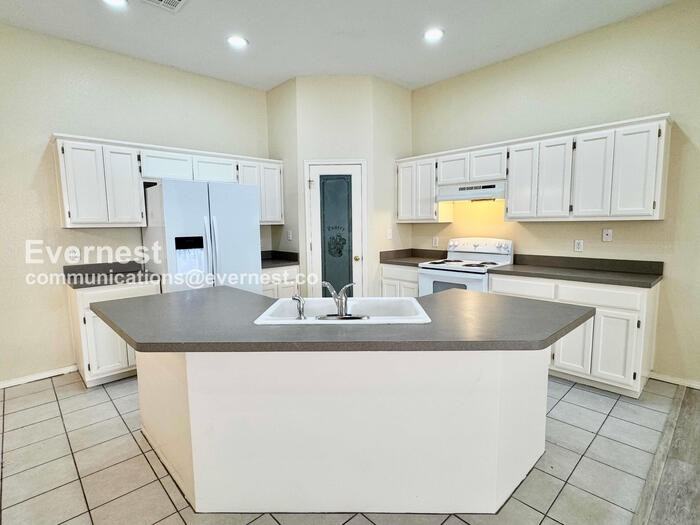 621 S Cedar Ave - Photo 2 of 28