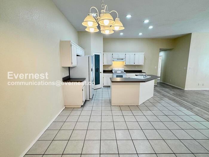 621 S Cedar Ave - Photo 4 of 28