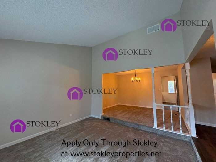 18 Bonnie Pl - Photo 5 of 49