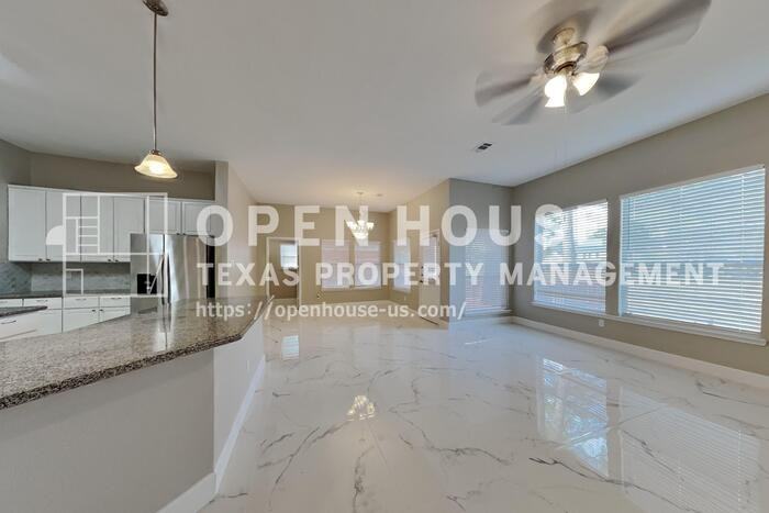 18327 Bluewater Cove Dr - Photo 4 of 21