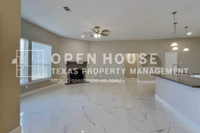 18327 Bluewater Cove Dr - Photo 5 of 21