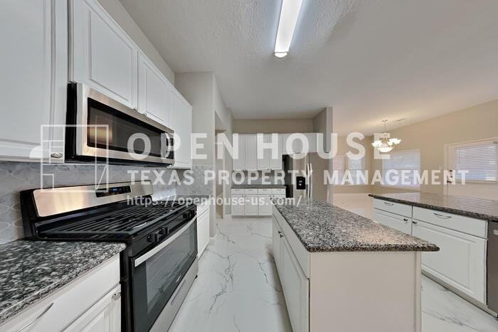 18327 Bluewater Cove Dr - Photo 6 of 21