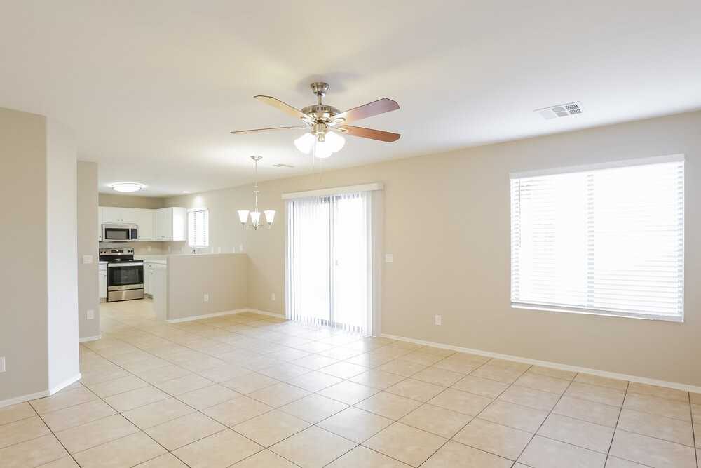 6736 W Desert Ln - Photo 5 of 17