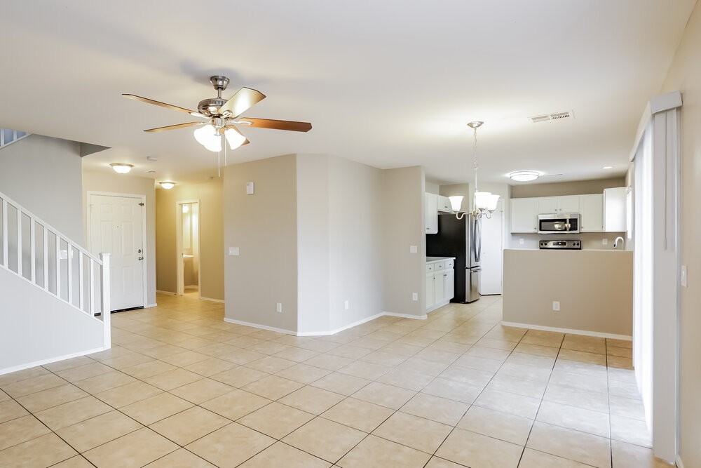 6736 W Desert Ln - Photo 6 of 17