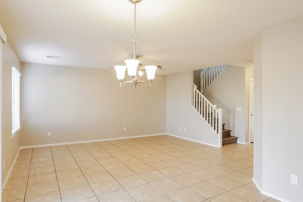 6736 W Desert Ln - Photo 7 of 17