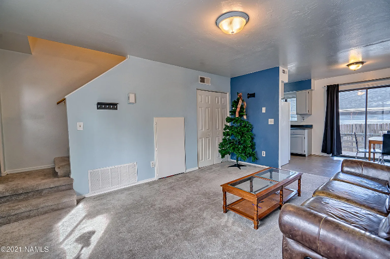 508 S Fountaine St #B - Photo 6 of 12