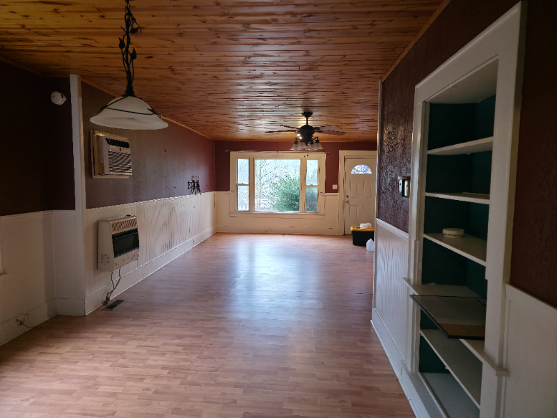 105 Locust St - Photo 2 of 12