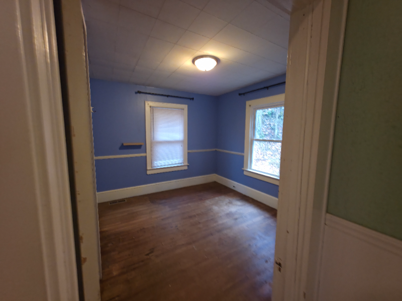 105 Locust St - Photo 7 of 12