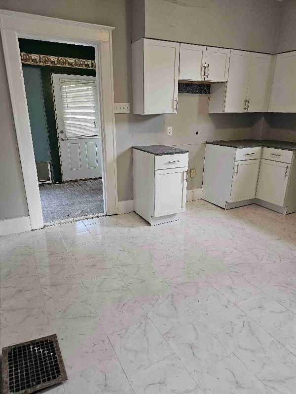 312 S Nichols Ave - Photo 3 of 11