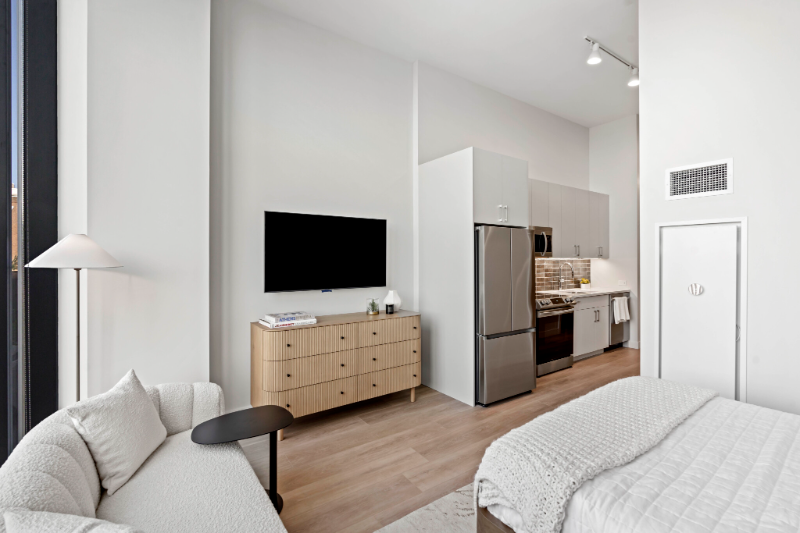 1103 W Van Buren St - Photo 4 of 11