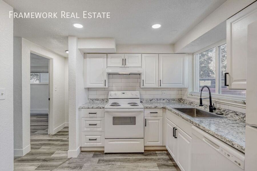 1681 Reed St #4 - Photo 4 of 50