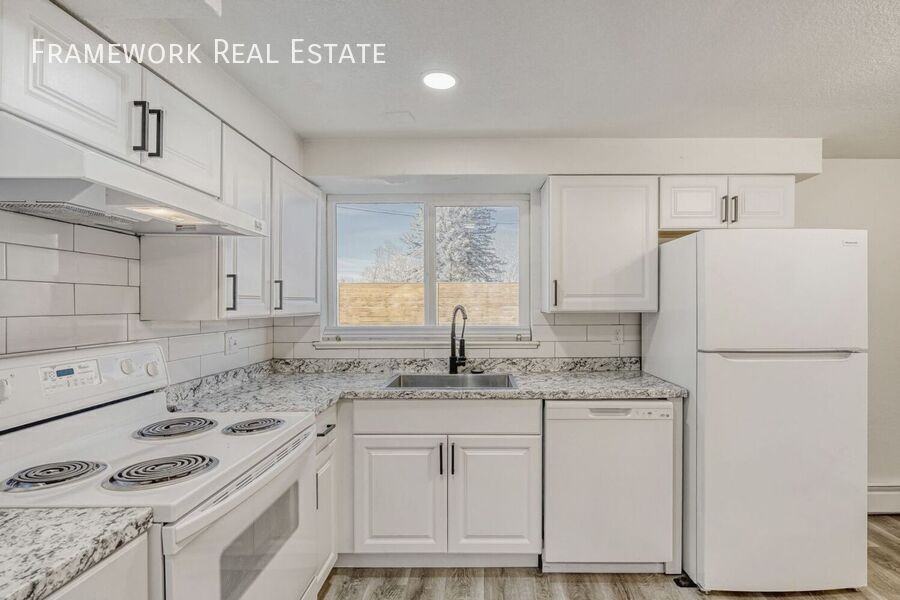 1681 Reed St #4 - Photo 5 of 50