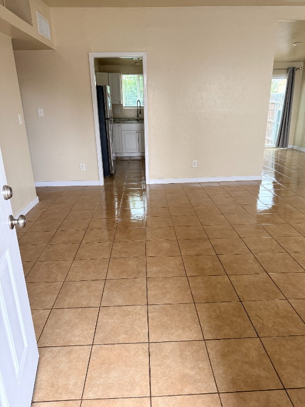 755 E Holaway Dr - Photo 5 of 42