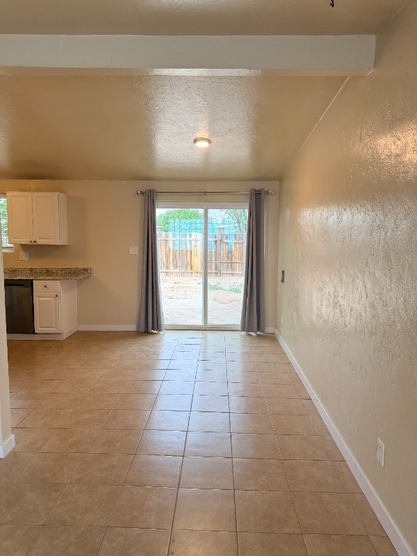 755 E Holaway Dr - Photo 6 of 42