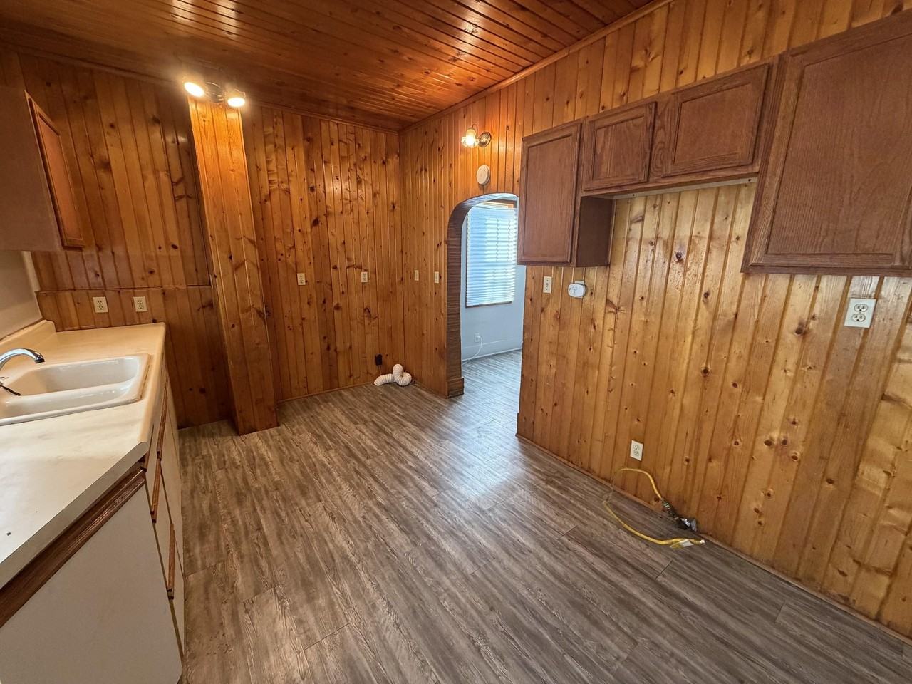 714 Commercial St - Photo 2 of 13