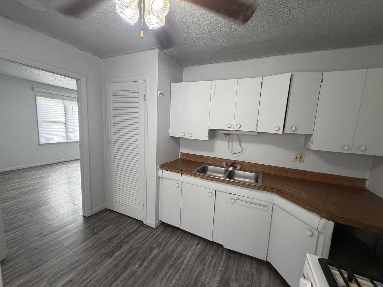 1541 E Fairchild St #E - Photo 3 of 11