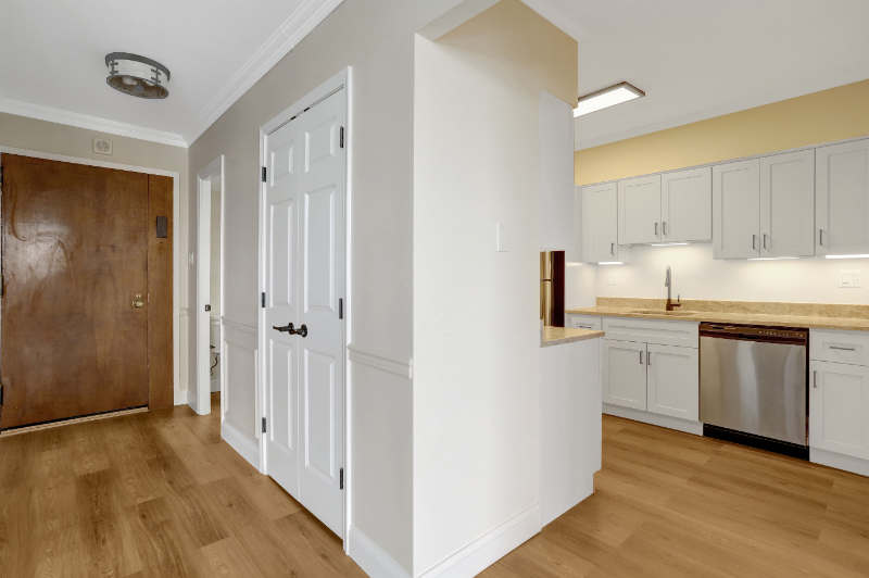 400 Madison St #806 - Photo 3 of 20