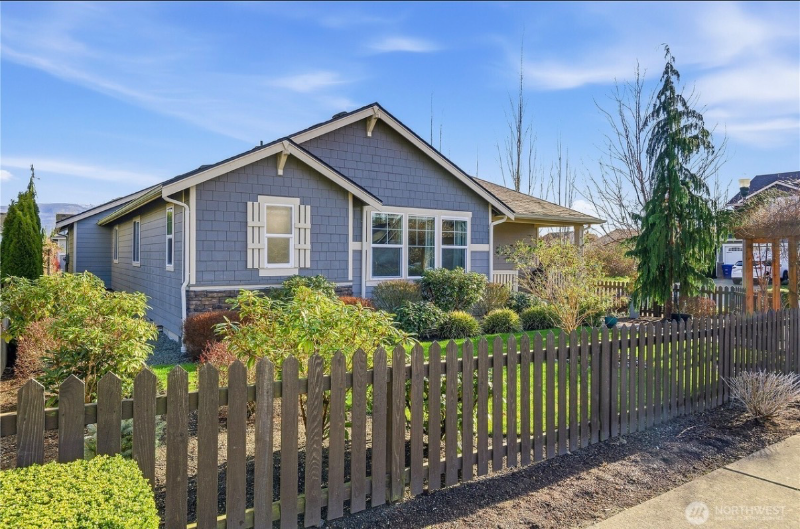 3043 Scotland Aly - Photo 3 of 20